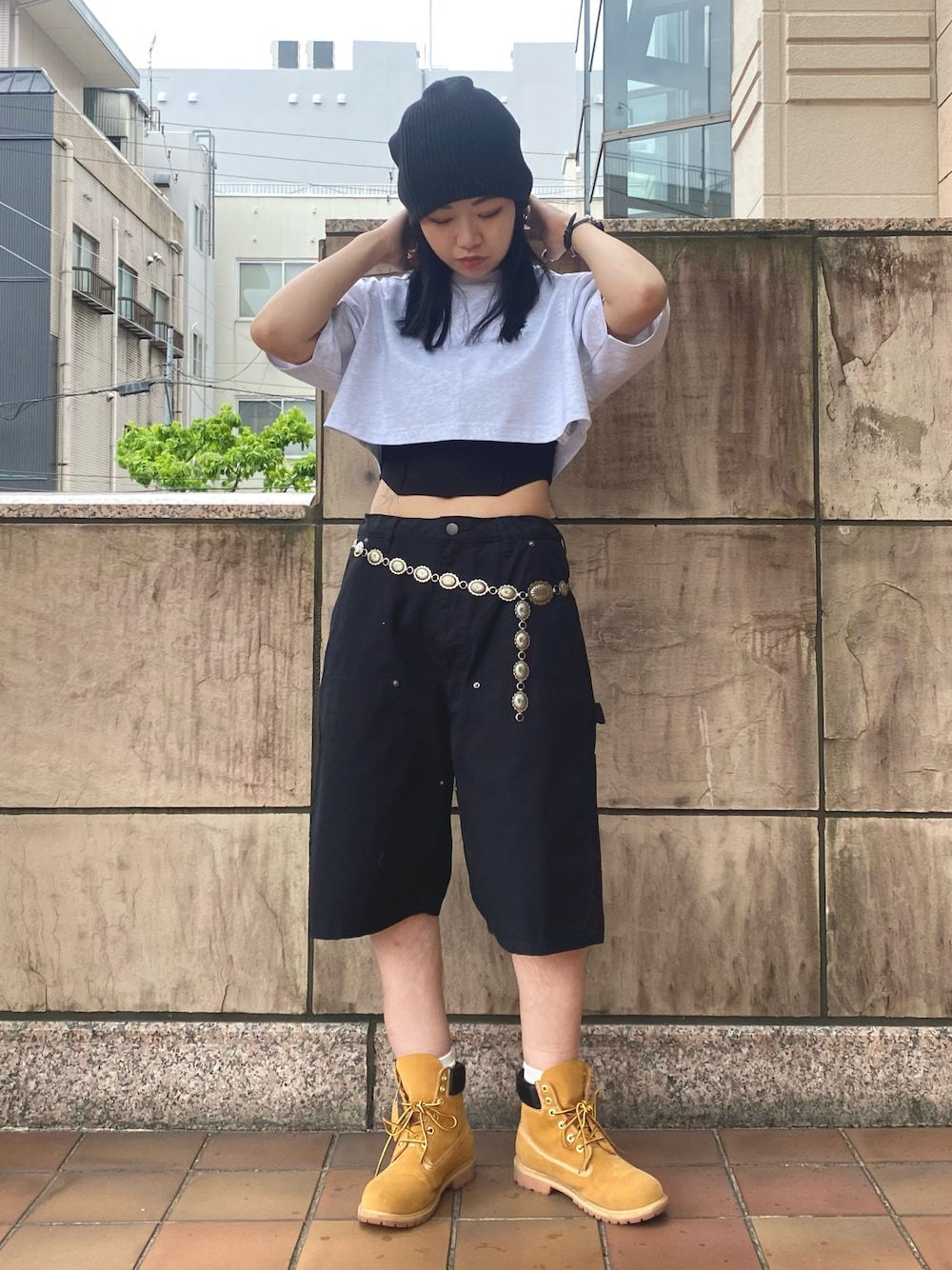 「アメカジ、ハーフパンツ、クロップド丈、Timberland、ビーニー」｜「TimberlandのPremium 6in Waterproof Boot (JUNIORS)（ブーツ、ブラウン系）」を使った、a.さん（骨格ウェーブ・レディース・162cm）の夏コーディネートの1枚目の写真