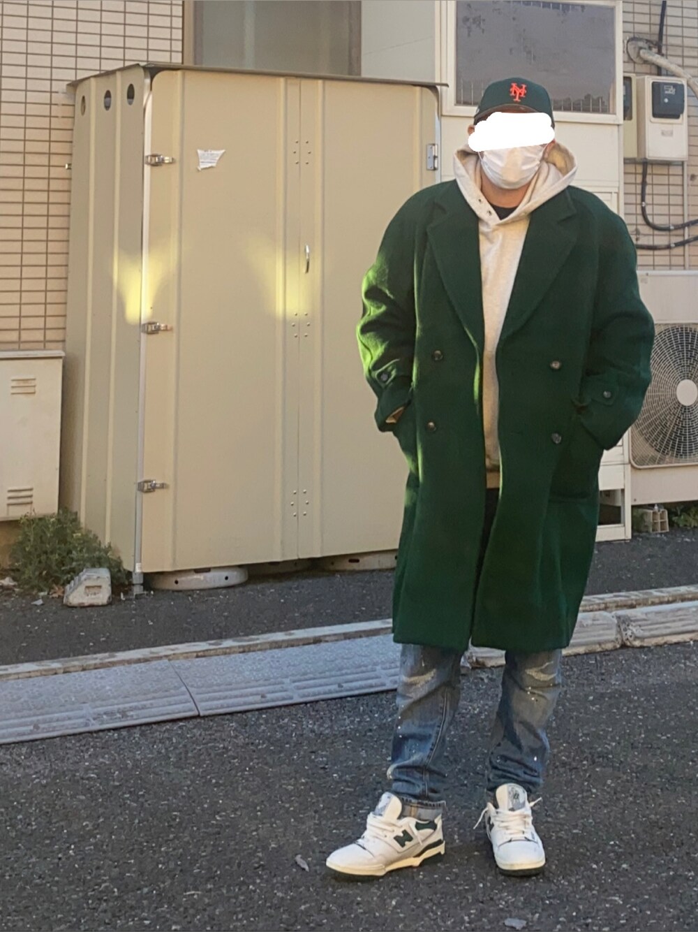 「大人カジュアル、ストリートコーデ、シンプルコーデ、デニムパンツ、ストリート、ストリートMIX、パーカー、スニーカー、ootd、オーバーサイズ、コート、ラフ、オトナカジュアル、カジュアルコーデ」｜「AWAKE NYのアイテム（ダッフルコート、グリーン系）」を使った、mtnbさん（メンズ・170cm）の冬コーディネートの1枚目の写真