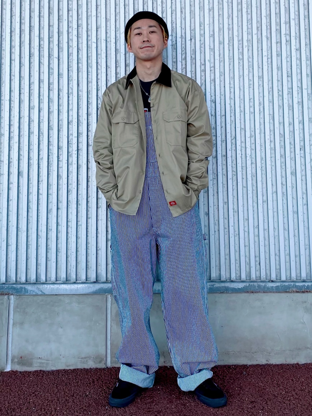 「私の推しブランド、古着、古着MIX、vintage、ワーク、ワークスタイル、LEE、オーバーオール、Dickies、ワークシャツ、ビッグシルエット、ヒッコリー、つなぎ、Right-on、バイカースタイル」｜「Dickiesの【Dickies】ワークシャツ（シャツ/ブラウス、ベージュ系）」を使った、IGAYUIさん（メンズ・167cm）の冬コーディネートの1枚目の写真