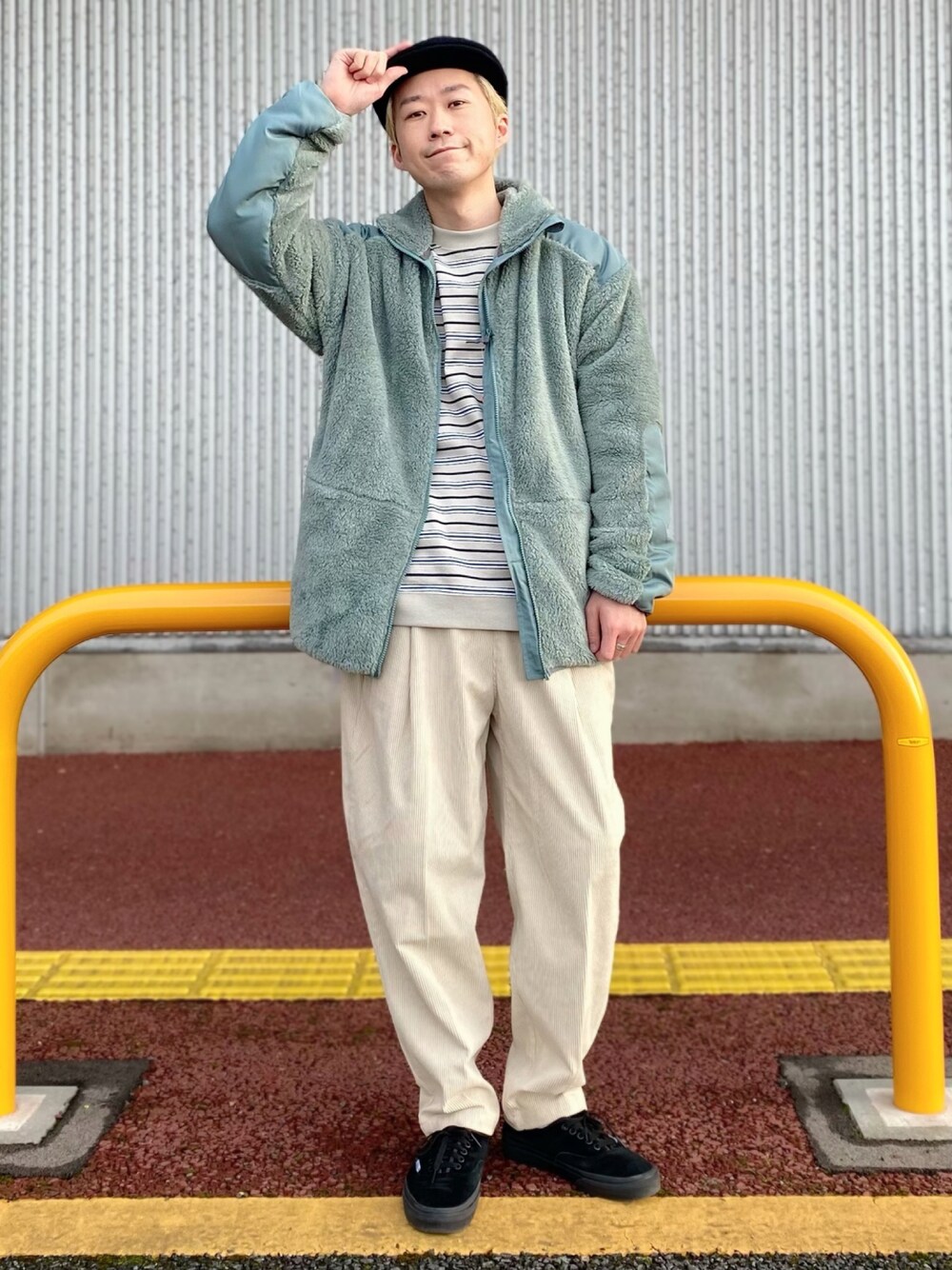 「秋、大人カジュアル、秋コーデ、今日のコーデ、低身長コーデ、ボーダー、シャギー、ボアジャケット、ボア、ハンチング、もこもこ、コーデュロイパンツ、Right-on、くすみカラー、グリーン」｜「BACK NUMBERの【BACK NUMBER】ミリタリーシャギーフリース（その他アウター、グリーン系）」を使った、IGAYUIさん（メンズ・167cm）の秋コーディネートの1枚目の写真