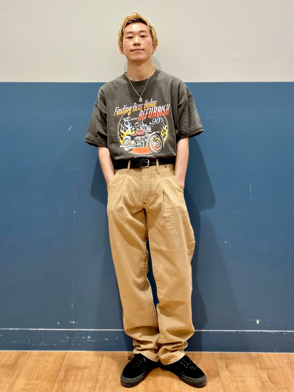 「カジュアル、夏コーデ、大人コーデ、ワイドデニム、デニムパンツ、Levi's、バンドT、ロック、黒Tシャツ、古着、ビンテージ、Right-on、レトロ、red、デニム」｜「BACK NUMBERの【BACK NUMBER】バイカーＴシャツ（Tシャツ/カットソー、ブラック系）」を使った、IGAYUIさん（メンズ・167cm）の春コーディネートの1枚目の写真