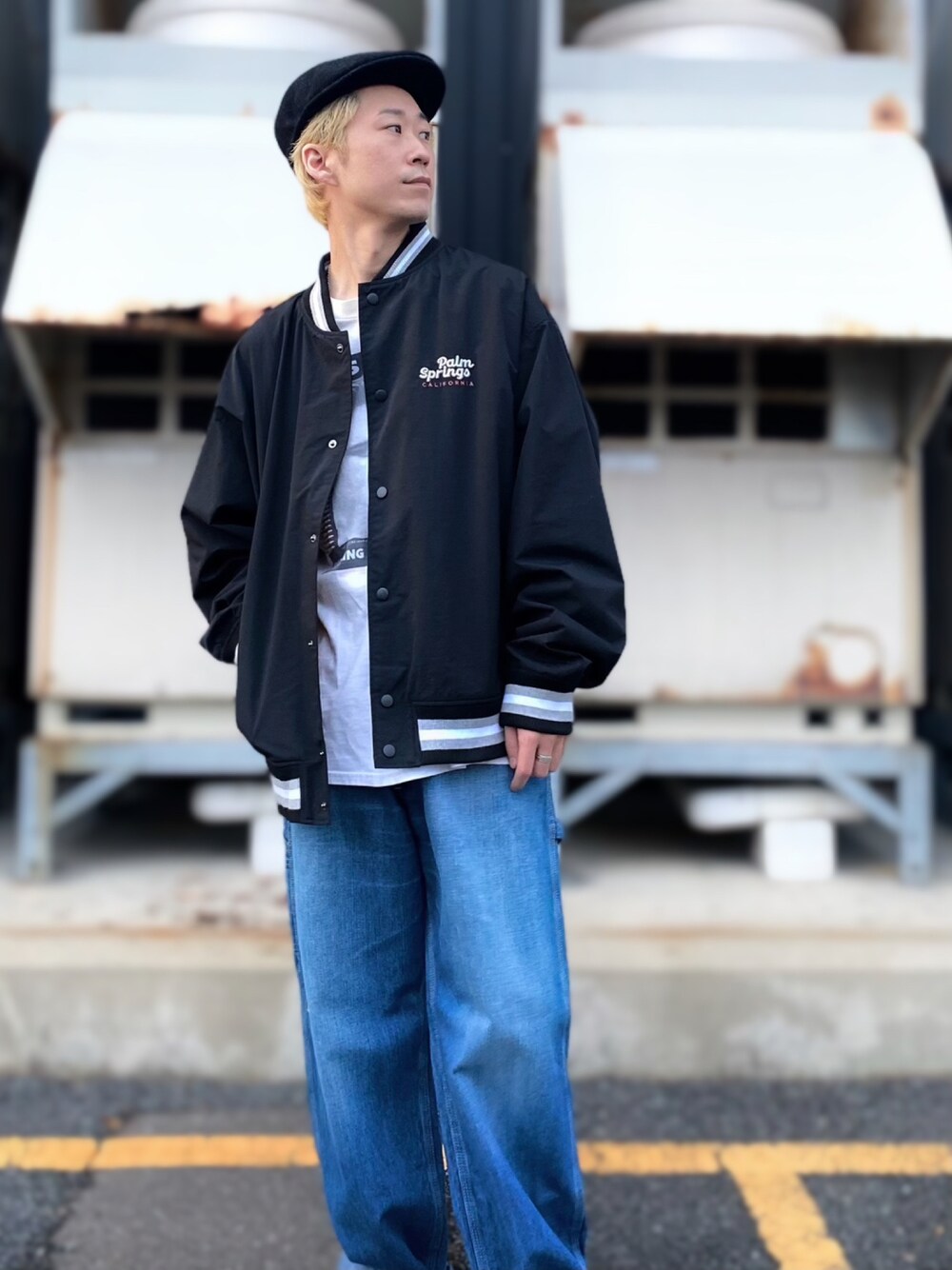 「秋、休日スタイル、秋コーデ、おしゃれさんと繋がりたい、ストリート、黒、ビッグシルエット、VANS、低身長コーデ、古着コーデ、ハンチング、スタジャン、ルーズシルエット、ワイドデニム、ストリートMIX」｜「BACK NUMBERの【BACK NUMBER】刺繍スタジャン（スタジャン、ブラック系）」を使った、IGAYUIさん（メンズ・167cm）の秋コーディネートの1枚目の写真
