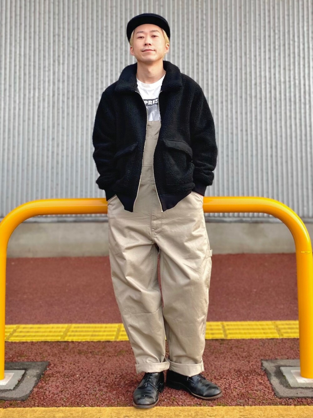 「だから秋服が好き、カジュアルコーデ、秋服、秋のコーデ、オーバーサイズ、低身長、ラフ、秋トレンド2021、おしゃれさんと繋がりたい、オーバーオール、ボアジャケット、ボア、ドリズラージャケット、Right-on、革靴」｜「BACK NUMBERの【BACK NUMBER】ボアドリズラー（その他アウター、ブラック系）」を使った、IGAYUIさん（メンズ・167cm）の秋コーディネートの1枚目の写真