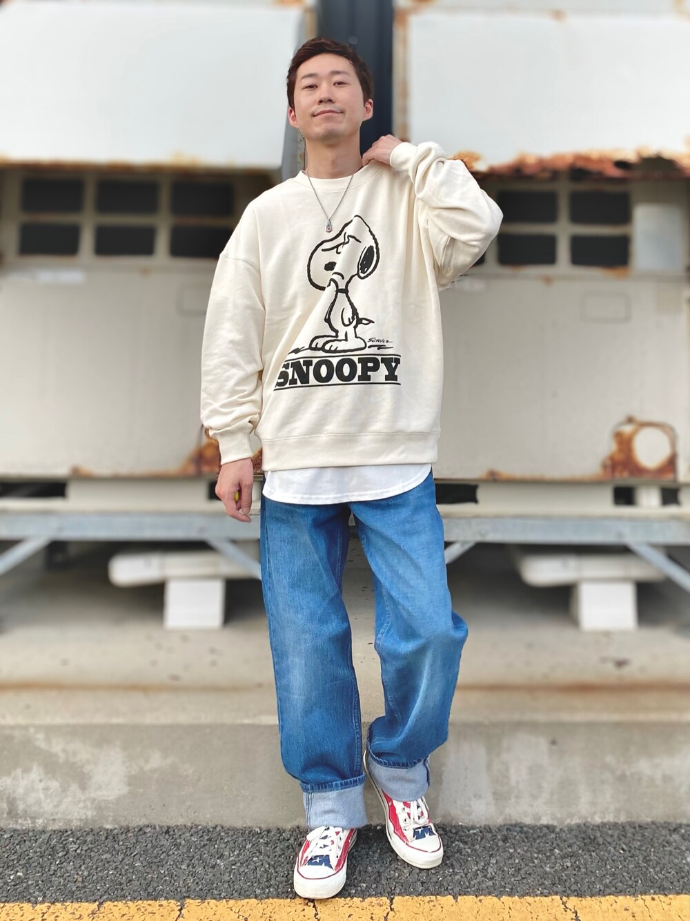 「ラブアンドピース2021、秋のコーデ、おしゃれさんと繋がりたい、秋服準備はじめました、低身長コーデ、秋トレンド2021、スヌーピー、スウェット、スニーカー、ワイドデニム、ビッグシルエット、デニムパンツ、Right-on、Levi's、アメカジ」｜「Right-onのアイテム（スウェット、イエロー系）」を使った、IGAYUIさん（メンズ・167cm）の秋コーディネートの1枚目の写真