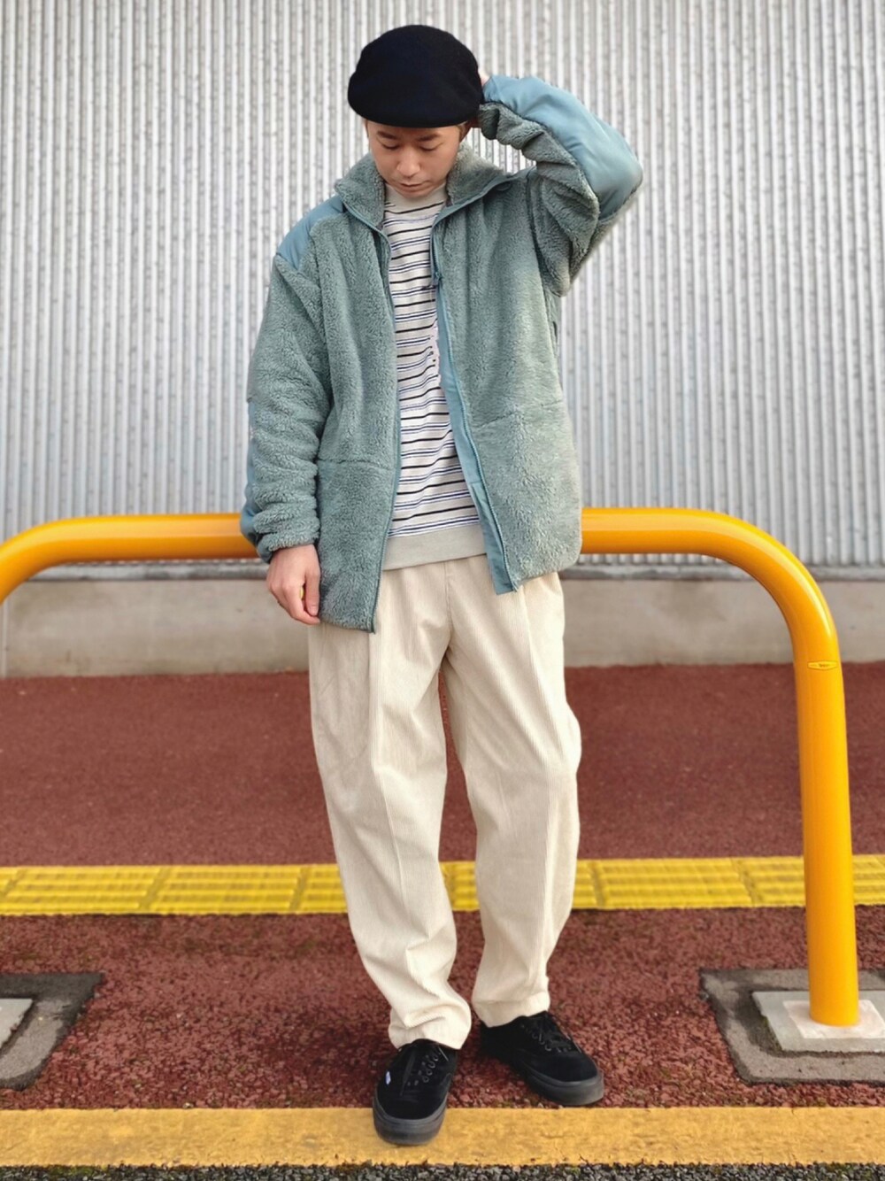 「ビッグシルエット、コーデュロイ、ワイドパンツ、低身長、今日のコーデ、秋コーデ、お洒落さんとつながりたい、シェフパンツ、だから秋服が好き、ボーダー、フリース、ボア、ボアジャケット、Right-on、ハンチング」｜「BACK NUMBERの【BACK NUMBER】ミリタリーシャギーフリース（その他アウター、グリーン系）」を使った、IGAYUIさん（メンズ・167cm）の秋コーディネートの1枚目の写真