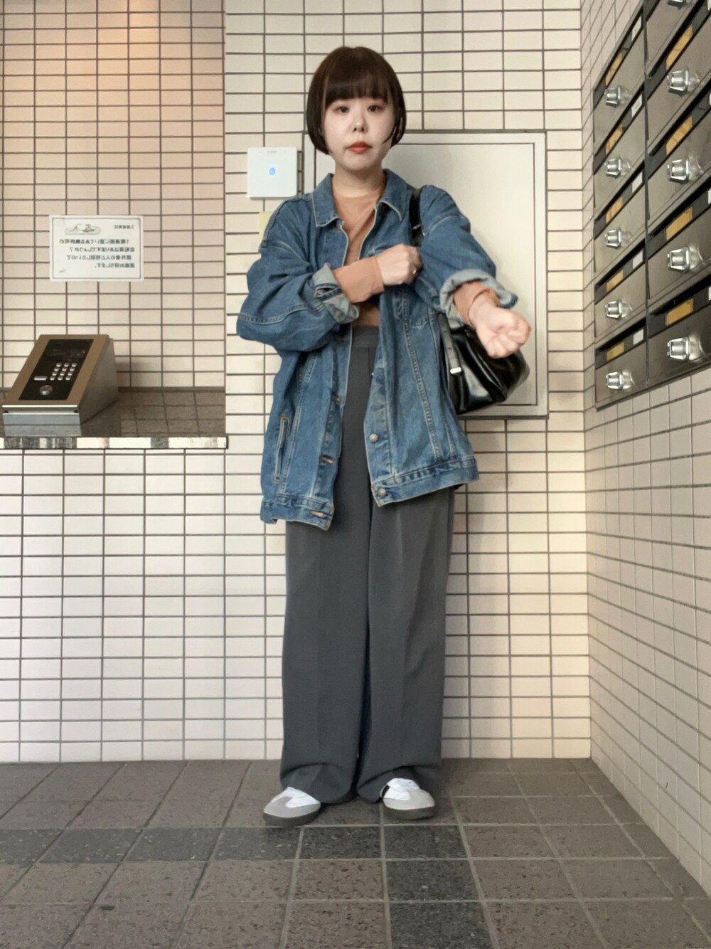 Levi'sのカバーオールを使ったレディース人気ファッション
