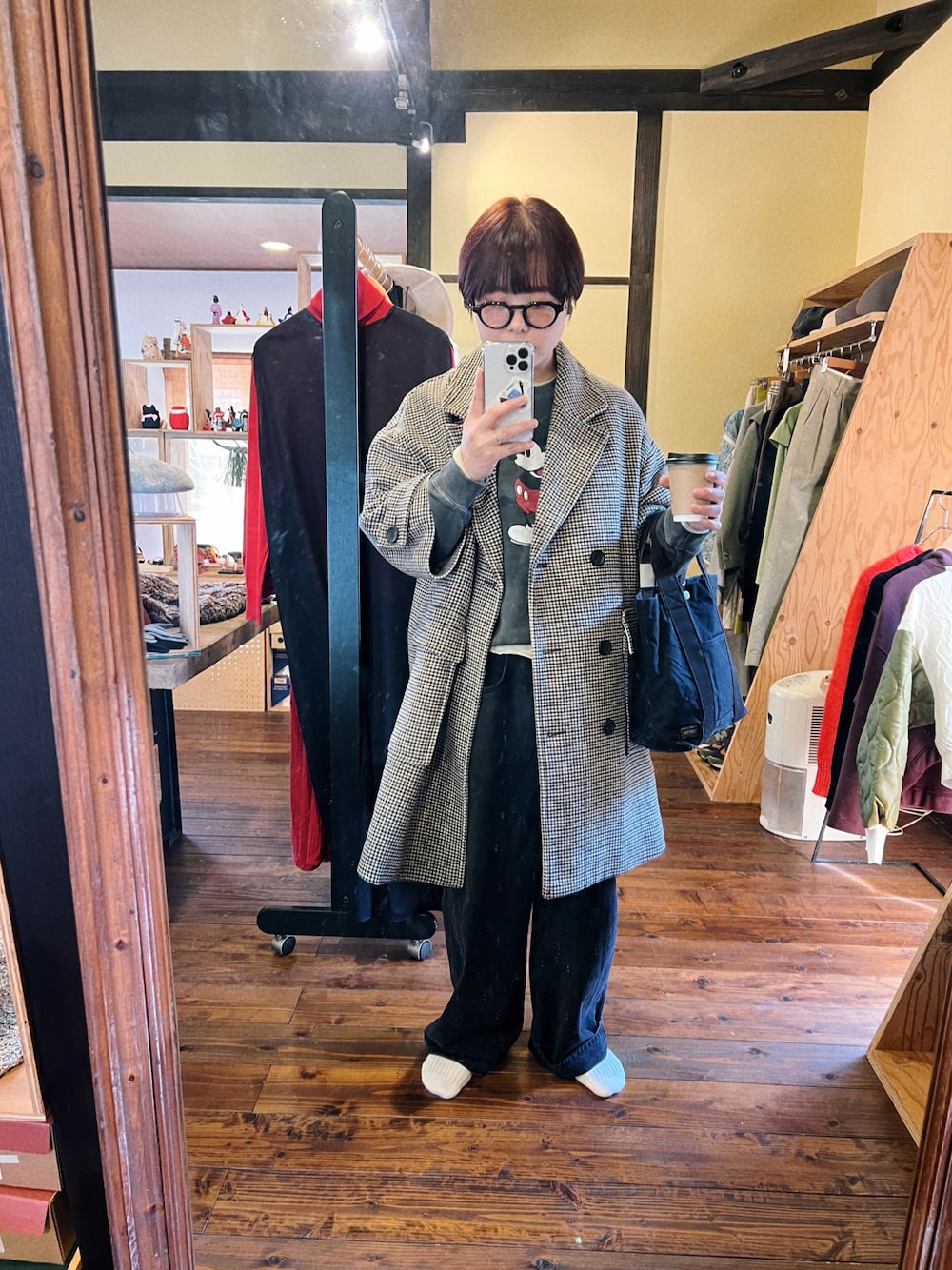 「GOOD ROCK SPEED、slobe citron、BEAUTY&YOUTH UNITED ARROWS、KBF、adidas、冬コーデ、休日スタイル、おでかけコーデ、今日のコーデ、おしゃれさんと繋がりたい、いいね、save、フォローお願いします🤑、ショートヘア、最近のいい感じコーデ」｜「SLOBE citron.のSLOBE citron. BIG ラペルコート◆（その他アウター、ブラウン系）」を使った、mmmさん（レディース・160cm）の冬コーディネートの1枚目の写真