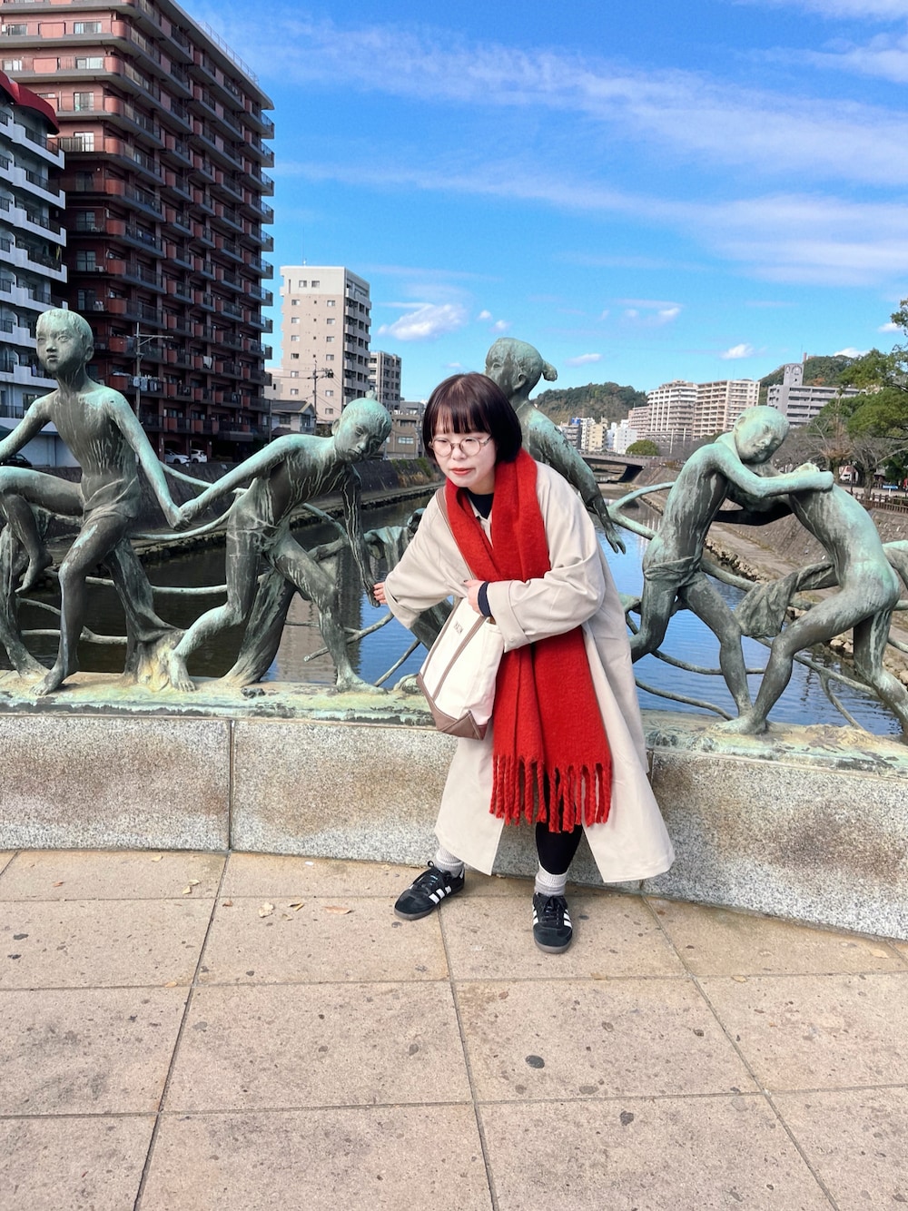 「BEAUTY&YOUTH UNITED ARROWS、ROSE BUD、shinzone、BEAMS BOY、adidas、samba、Mila Owen、おしゃれさんと繋がりたい、いいね、save、フォローお願いします🤑」｜「BEAUTY&YOUTH UNITED ARROWSのコットン裏毛 ロゴ スウェット（スウェット、ブルー系）」を使った、mmmさん（レディース・160cm）の冬コーディネートの1枚目の写真