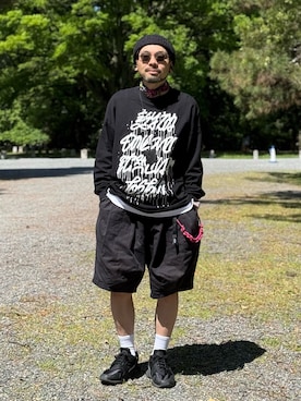 「is-ness（イズネス）の【is-ness/イズネス】Balloon Shorts（その他パンツ、ブラック系）」を使った、dosei_モノトーンコーデさん（メンズ・168cm）の春コーディネート