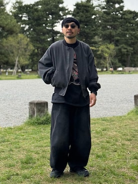 「BEAMS（ビームス）のアイテム（ブルゾン）」を使った、dosei_モノトーンコーデさん（メンズ・168cm）の春コーディネート