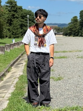 「JOURNAL STANDARD（ジャーナルスタンダード）のコットン リネン ベルテッド ワイド カット ベイカー パンツ（カーゴパンツ、ブラック系）」を使った、dosei_モノトーンコーデさん（メンズ・168cm）の秋コーディネート