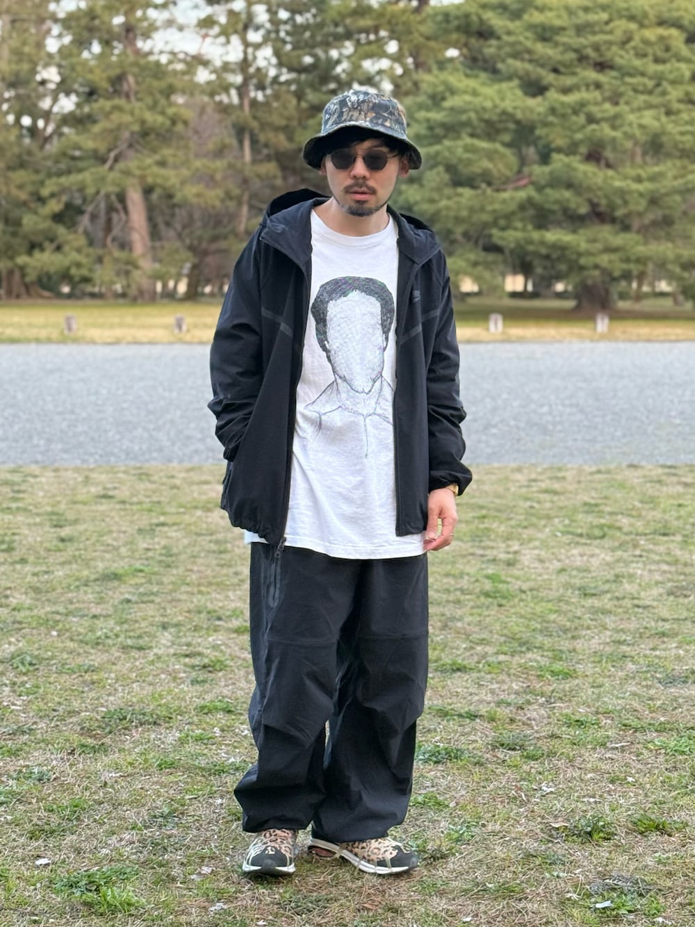 NIKEのナイロンジャケットを使った「セットアップ」の人気ファッション