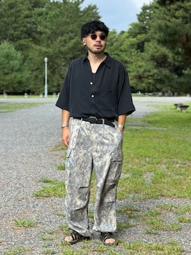 「アイテム（カーゴパンツ、ベージュ系）」を使った、dosei_モノトーンコーデさん（メンズ・168cm）の秋コーディネート