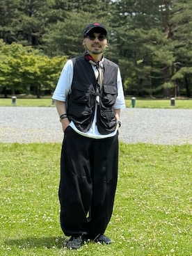 「JOURNAL STANDARD（ジャーナルスタンダード）のAirform / エアフォーム TR ワーク パンツ（スラックス、ブラック系）」を使った、dosei_モノトーンコーデさん（メンズ・168cm）の春コーディネート