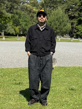 「is-ness（イズネス）の【is-ness/イズネス】Double-Knee Balloon Painter Pants（その他パンツ、ブラック系）」を使った、dosei_モノトーンコーデさん（メンズ・168cm）の春コーディネート
