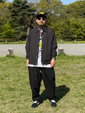 「SHIPS（シップス）のアイテム」を使った、dosei_モノトーンコーデさん（メンズ・168cm）の春コーディネート