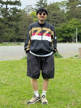 「is-ness（イズネス）の【is-ness/イズネス】Balloon Shorts（その他パンツ、ブラック系）」を使った、dosei_モノトーンコーデさん（メンズ・168cm）の春コーディネート
