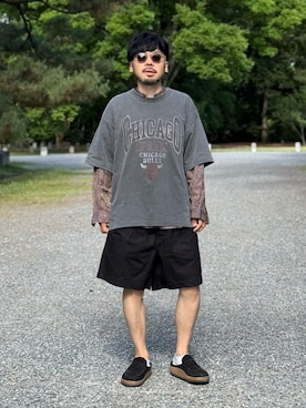 「OFF THE COURT by NBA（オフザコートバイエヌビーエー）のOff The Court by NBA / オフ・ザ・コート バイ NBA 別注 プリントT（Tシャツ/カットソー、ブラック系）」を使った、dosei_モノトーンコーデさん（メンズ・168cm）の夏コーディネート