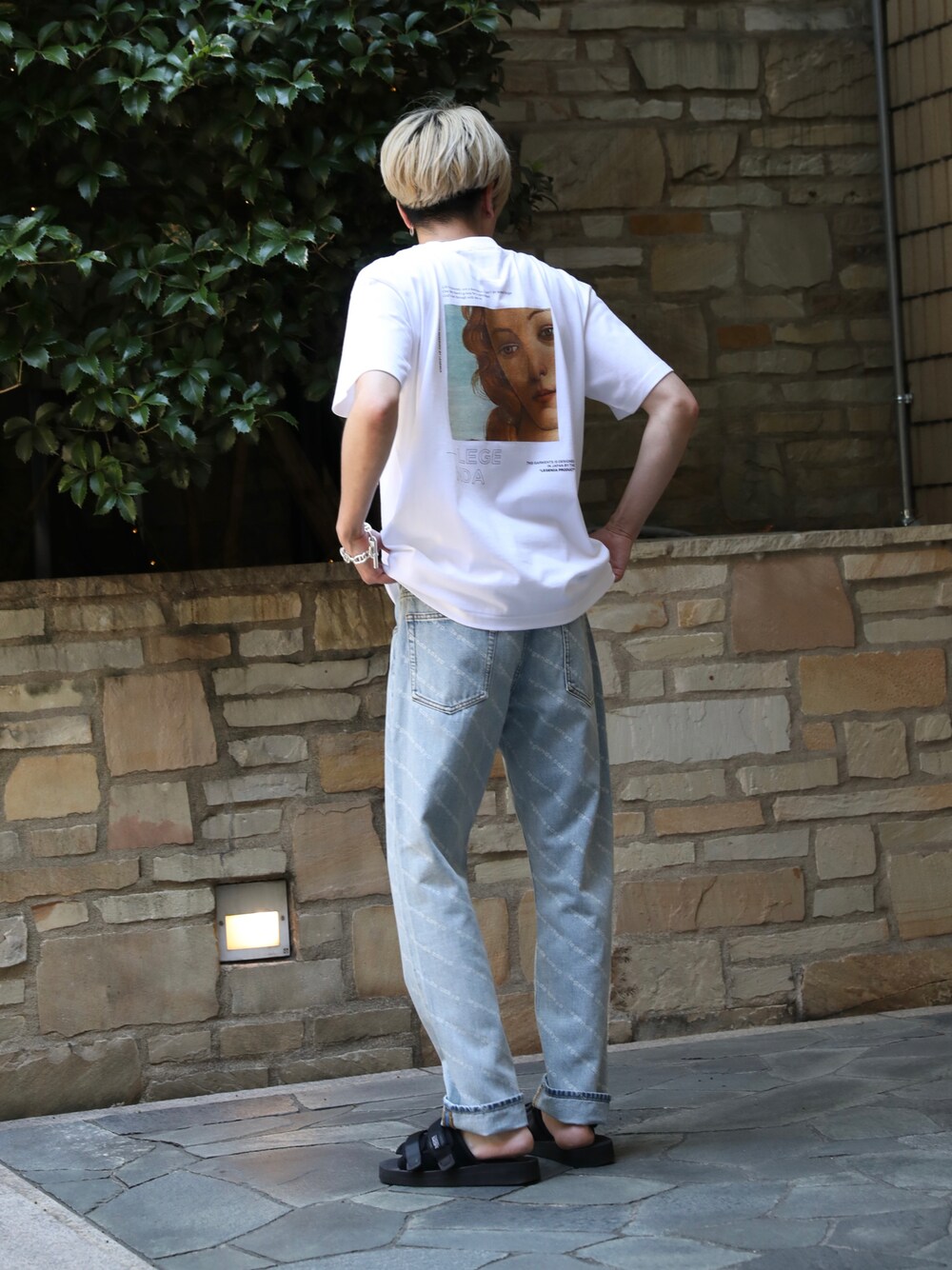 「Tシャツ、デニム、シンプルコーデ、ストリート、ストリートファッション、デニムっていいよね、デニムコーデ」｜「LEGENDAのVenus T-shirt  ＊（Tシャツ/カットソー、ホワイト系）」を使った、LEGENDA_TOKYOさん（メンズ・177cm）の夏コーディネートの1枚目の写真