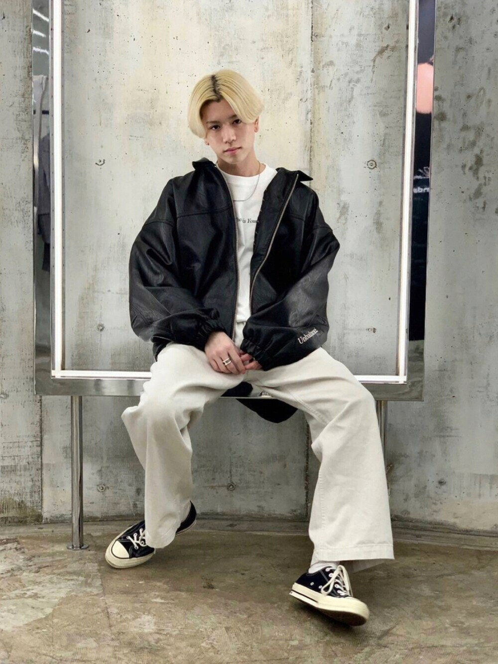 「レザージャケット、ストリート、シンプルコーデ、モノトーンコーデ、LEGENDA」｜「LEGENDAのHeavy Neo Leather Blouson（その他アウター、ブラック系）」を使った、LEGENDA_TOKYOさん（メンズ・173cm）の秋コーディネートの1枚目の写真