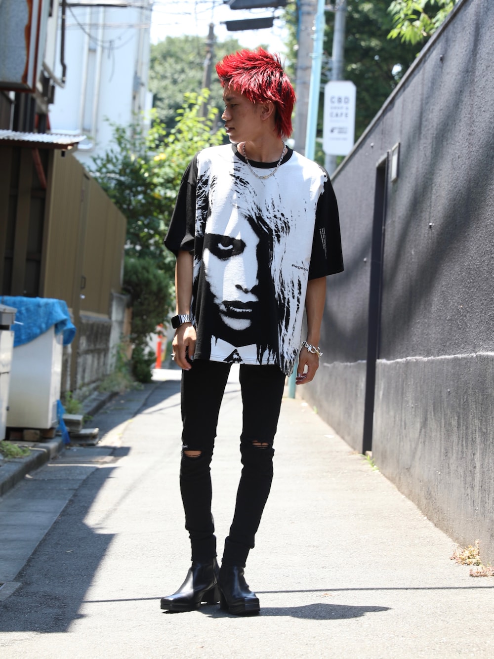 「夏コーデ、モードストリート、ストリート、デニムパンツ、Tシャツ」｜「LEGENDAのHorror Photo T-shirt ＊（Tシャツ/カットソー、ブラック系）」を使った、LEGENDA_TOKYOさん（メンズ・177cm）の夏コーディネートの1枚目の写真