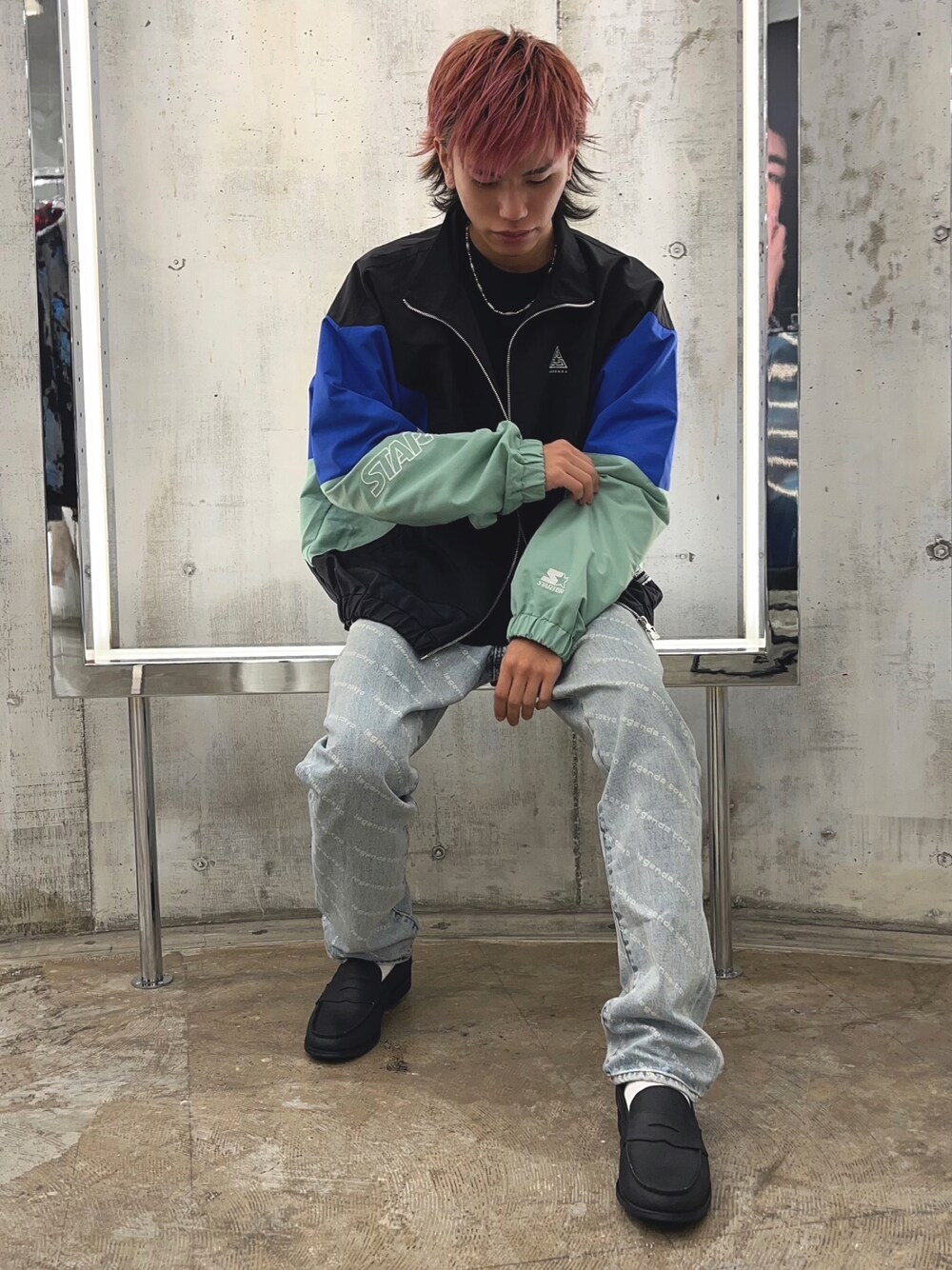 「LEGENDA、ブルゾン、デニム、ビッグシルエット、ootd、ゆったりコーデ、ストリートファッション、ストリートコーデ、韓国ファッション、今日のコーデ」｜「LEGENDAのSTARTER Black Label×LEGENDA Nylon Blouson（ジャケット/アウター、ブルー系）」を使った、LEGENDA_TOKYOさん（メンズ・177cm）の秋コーディネートの1枚目の写真