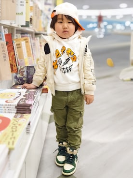 「DIESEL KIDS（ディーゼルキッズ）のDIESEL（ディーゼル）Kids & Junior ブランドロゴキャップ（キャップ、オレンジ系）」を使った、minimodeさん（キッズ・110cm）の春コーディネート