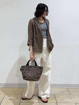 「SHIPS（シップス）のアイテム（デニムパンツ）」を使った、猪飼さん（レディース・169cm）の夏コーディネート