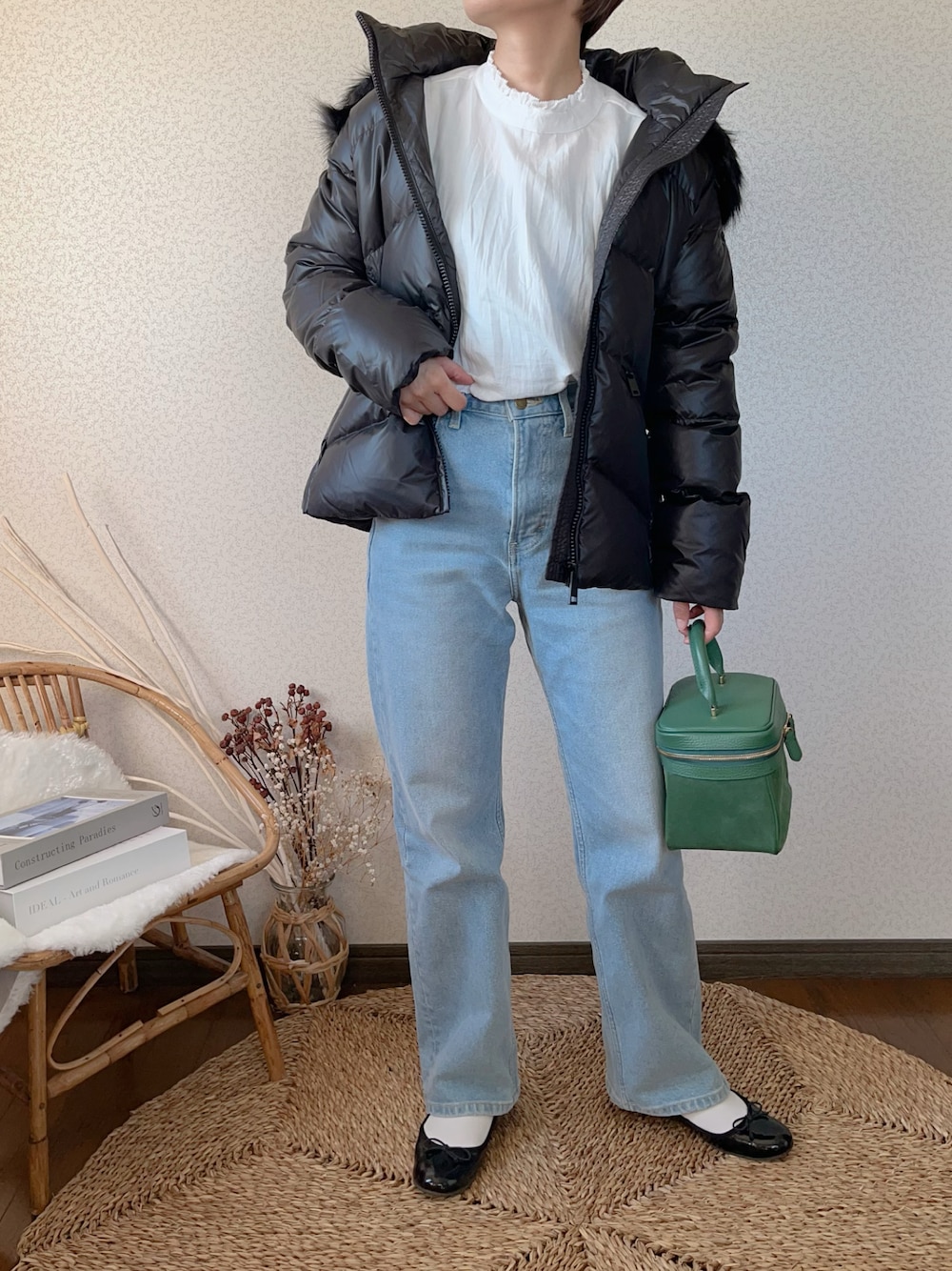 「カルバンクライン、WEARハロウィン2022、Calvin Klein、ダウンジャケット、LEE、デニムパンツ、低身長、カジュアルコーデ、オトナカジュアル、PR」｜「Calvin Kleinのリアルダウンジャケット（ダウンジャケット/コート、ブラック系）」を使った、uaさん（レディース・154cm）の秋コーディネートの1枚目の写真