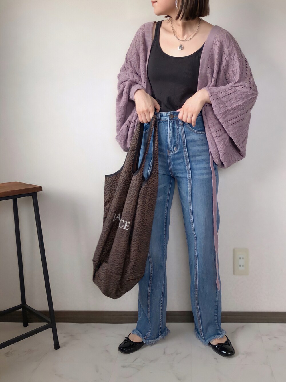 「大人カジュアル、デニムパンツ、バレエシューズ、Crisp、クリスプ、秋コーデ、ニットボレロ、秋服準備はじめました、アプレトロ、apretro、Crisp yours」｜「ap retroのキリカエセミフレアデニムパンツ（デニムパンツ、ブルー系）」を使った、uaさん（レディース・153cm）の秋コーディネートの1枚目の写真