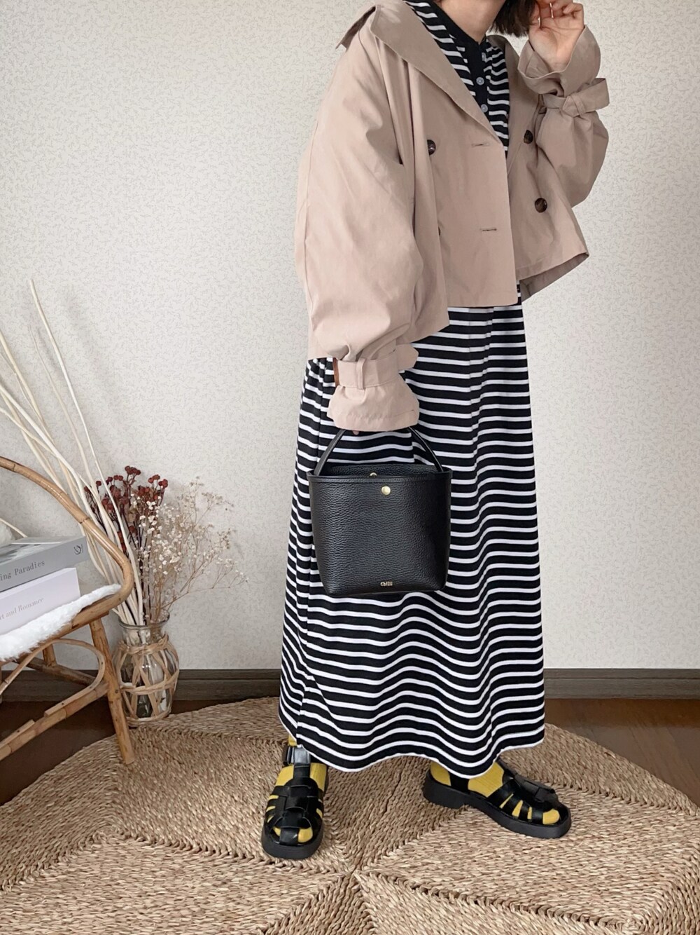 「tiptop、asknowasplus、トレンチジャケット、春服みてみて、グルカサンダル、uspoloassn、chacocloset、ボーダーワンピース、カラーソックス、春アウター」｜「tiptopのベルト付きトレンチジャケット（トレンチコート、ベージュ系）」を使った、uaさん（レディース・154cm）の春コーディネートの1枚目の写真
