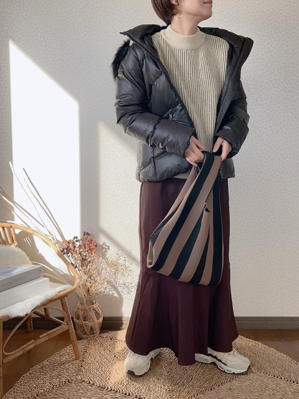 「アプレトロ、apretro、オトナカジュアル、Calvin Klein、カルバンクライン、ダウンジャケット、ニット、マーメイドスカート、休日スタイル、冬コーデ、きれいめカジュアル」｜「Calvin Kleinのリアルダウンジャケット（ダウンジャケット/コート、ブラック系）」を使った、uaさん（レディース・154cm）の秋コーディネートの1枚目の写真