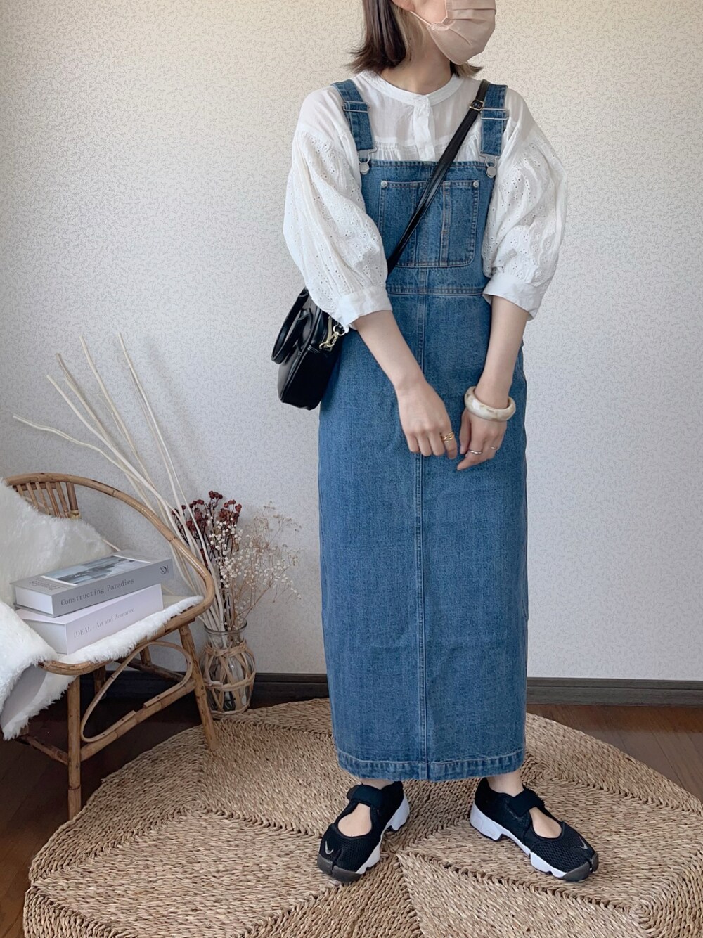 「アプレトロ、apretro、ANGIE VINTAGE、ジャンパースカート、サロペットスカート、ごきげんウィーク、エアリフト、isook」｜「ap retroのジャンパースカート（サロペット/オーバーオール、ブルー系）」を使った、uaさん（レディース・153cm）の春コーディネートの1枚目の写真