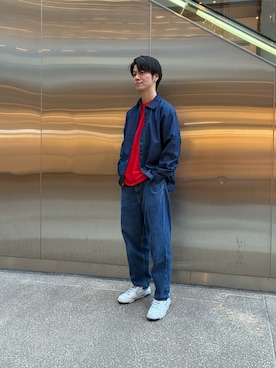 「ITEMS URBANRESEARCH（アイテムズ アーバンリサーチ）のスナップボタンデニムレギュラーカラーシャツ（シャツ/ブラウス、ブルー系）」を使った、陽介さん（メンズ・170cm）の春コーディネート