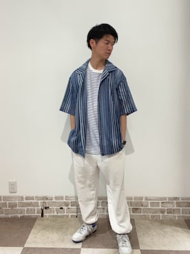 「ITEMS URBANRESEARCH（アイテムズ アーバンリサーチ）のマルチストライプレースオープンカラーショートスリーブシャツ（シャツ/ブラウス、ブルー系）」を使った、陽介さん（メンズ・170cm）の春コーディネート