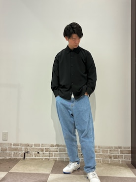 「ITEMS URBANRESEARCH（アイテムズ アーバンリサーチ）の2way ストレッチロングスリーブスナップシャツ（シャツ/ブラウス、ブラック系）」を使った、陽介さん（メンズ・170cm）の春コーディネート