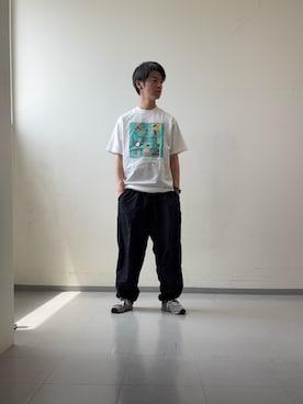「URBAN RESEARCH DOORS（アーバンリサーチドアーズ）の『UR TECH ひやサラクール』TGF × Ryo Takemasa フェスTシャツ（Tシャツ/カットソー、ホワイト系）」を使った、陽介さん（メンズ・170cm）の夏コーディネート