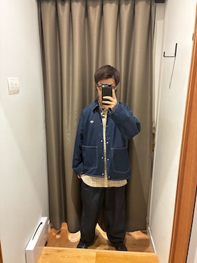 「URBAN RESEARCH DOORS（アーバンリサーチドアーズ）のDANTON　COVERALL SHIRTS（シャツ/ブラウス、ブルー系）」を使った、陽介さん（メンズ・170cm）の秋コーディネート