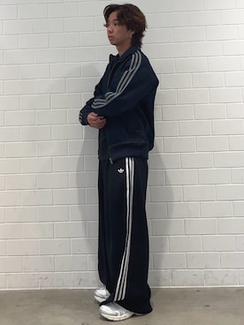 「adidas（アディダス）のアディルナ シーズン2ｘジェニー プリーツ トラックパンツ / アディダスオリジナルス adidas Originals（その他パンツ、ブラック系）」を使った、TMさん（メンズ・167cm）の秋コーディネート