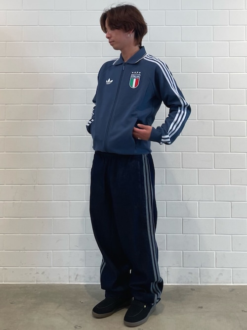 adidas アディカラー ルーズ トラックパンツ デニム ストーン Ｌ adidasアディカラー ルーズ トラックパンツ デニム ストーン