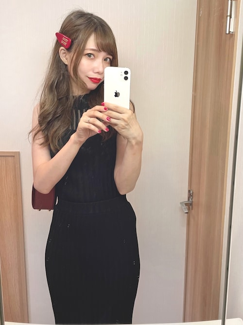 miu miuのバレッタ/ヘアクリップを使った人気ファッション