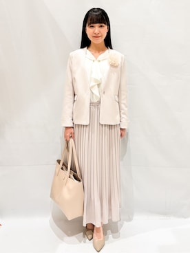 「アイテム（ブローチ/コサージュ、ベージュ系）」を使った、Hinaさん（レディース・153cm）の冬コーディネート