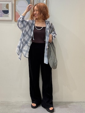 「SHOO・LA・RUE（シューラルー）の【洗濯機可/体型カバー】程よい透け感の ゆるシルエットシア―シャツ（パーカー、グレー系）」を使った、たけぴさん（レディース・150cm）の夏コーディネート