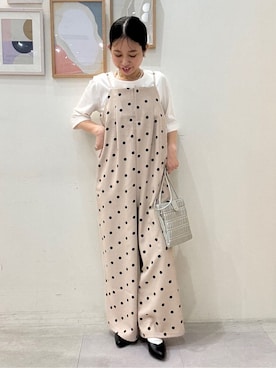 「アイテム（サロペット/オーバーオール、ベージュ系）」を使った、たけぴさん（レディース・150cm）の春コーディネート