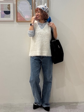 「SHOO・LA・RUE（シューラルー）の【洗濯機可】重ねるだけで華やかに。ポンポンシャギーベスト（ベスト、ホワイト系）」を使った、たけぴさん（レディース・150cm）の秋コーディネート