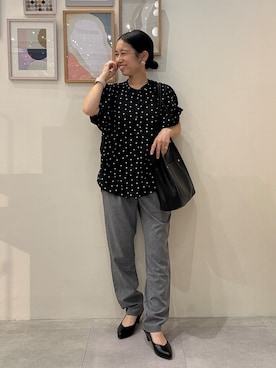 「SHOO・LA・RUE（シューラルー）の【洗濯機可／洗濯後しわになりにくい】ドット柄袖タックブラウス（シャツ/ブラウス、ブラック系）」を使った、たけぴさん（レディース・150cm）の夏コーディネート