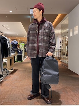 「アイテム（パーカー、レッド系）」を使った、わいずみさん（メンズ・167cm）の秋コーディネート
