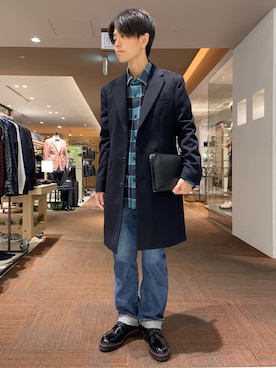 「アイテム（チェスターコート、ブルー系）」を使った、わいずみさん（メンズ・167cm）の秋コーディネート