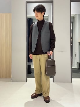 「アイテム（スーツベスト、グレー系）」を使った、わいずみさん（メンズ・167cm）の秋コーディネート