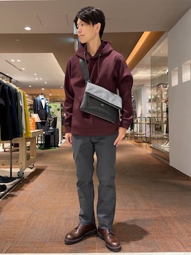 「アイテム（パーカー、レッド系）」を使った、わいずみさん（メンズ・167cm）の秋コーディネート